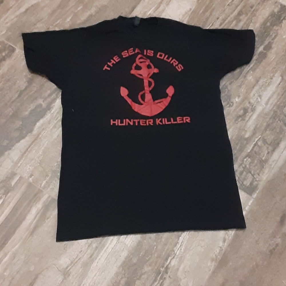 Black size medium hunter killer t-shirt